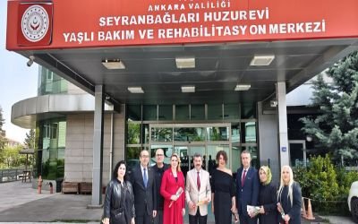 ANNELER GÜNÜ’NDE SEYRANBAĞLARI HUZUREVİ YAŞLI BAKIM VE REHABİLİTASYON MERKEZİ’Nİ ZİYARET EDEREK KIYMETLİ BÜYÜKLERİMİZLE BİR ARAYA GELDİK